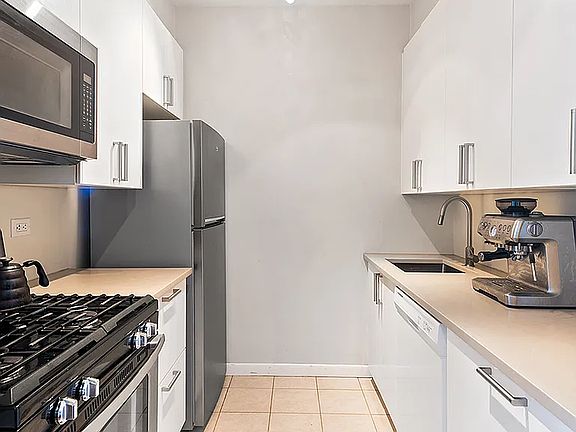 4th image of 111 W 67th St APT 20A