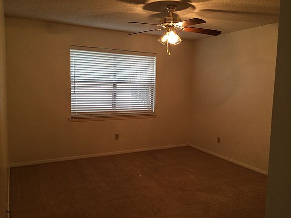 4th image of 4415 Lake Shore Villa Dr