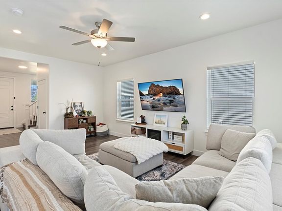 4th image of 7168 N Silver Spring Way