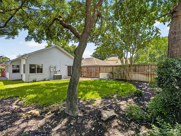 16174 Golden Sands Dr — Photo 21