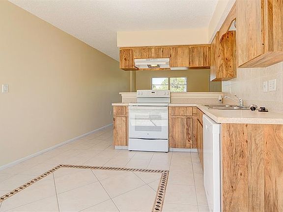 5th image of 7097 Regina Dr