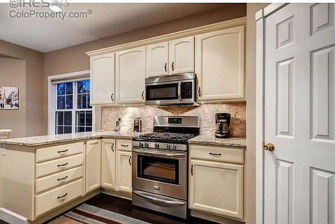 3rd image of 430 Fieldstone Dr