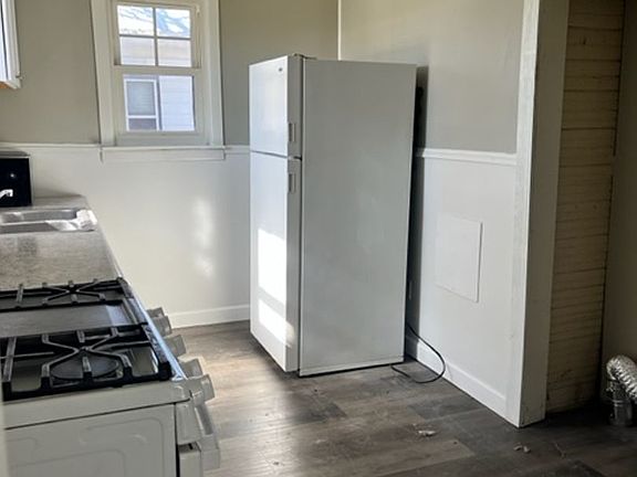 5th image of 1735 Everett St #1