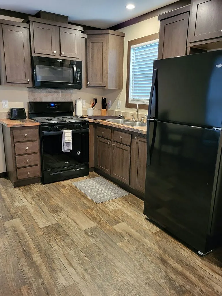 1 bed, 1.0 bath, 385 sqft, $1,300 — Photo 2