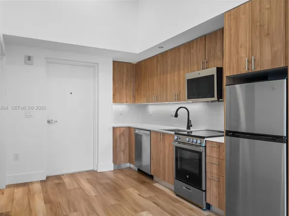 650 SW 1st St, Miami, FL