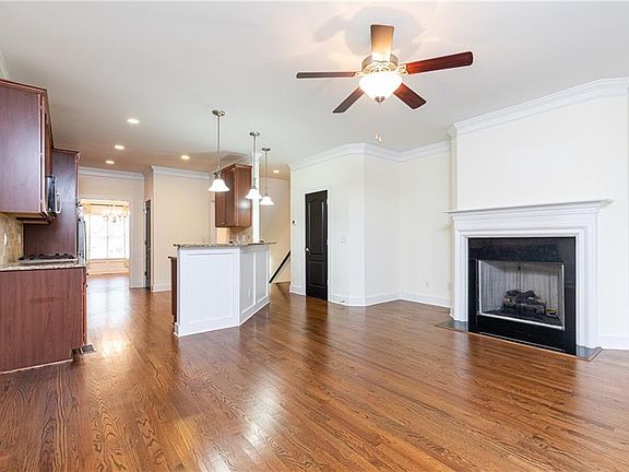 5th image of 2450 Dresden Parc Cir NE #18