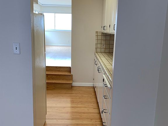 5th image of 221 Joost Ave