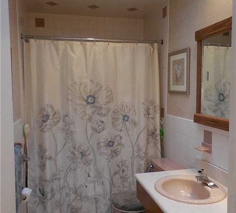 2nd image of 256 N Chestnut St
