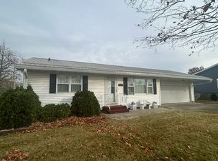 703 E College St, Toledo, IA 52342