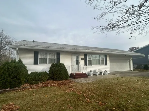 703 E College St, Toledo, IA 52342