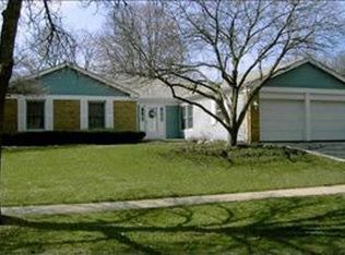 1470 Creekside Dr, Wheaton, IL 60187