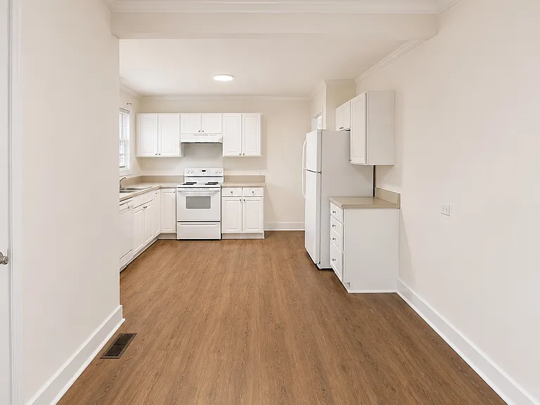 302 Davis Park Rd — Photo 4
