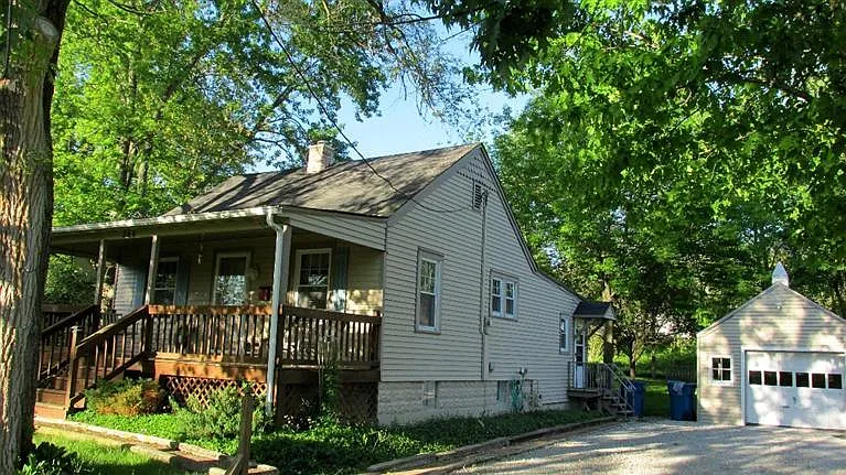 344 Castle St photo 1
