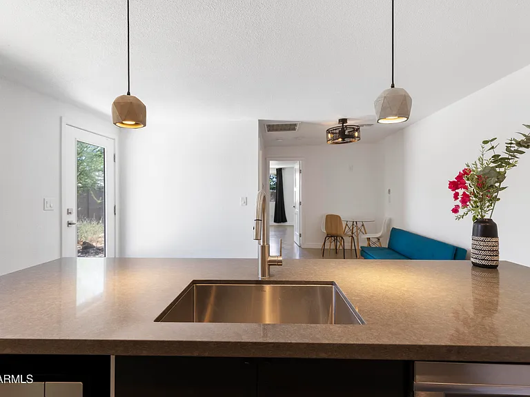 934A W Parkway Blvd — Photo 6