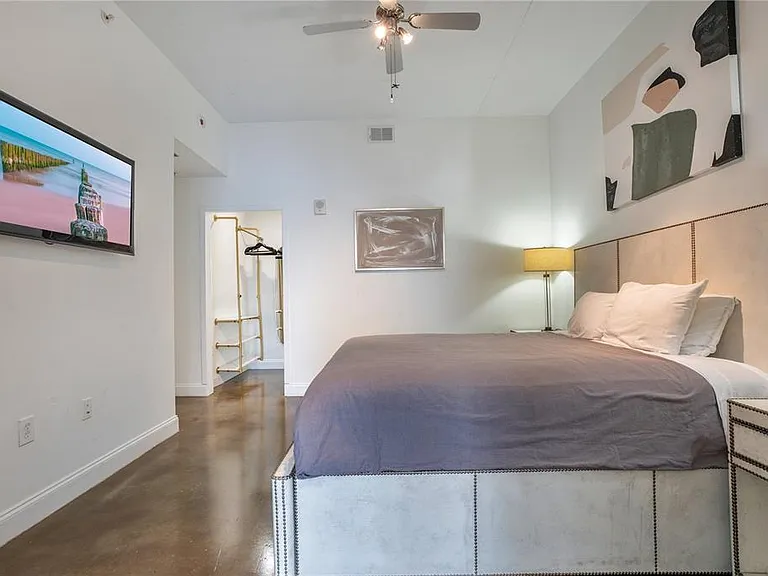 525 E Jackson St #301 — Photo 44
