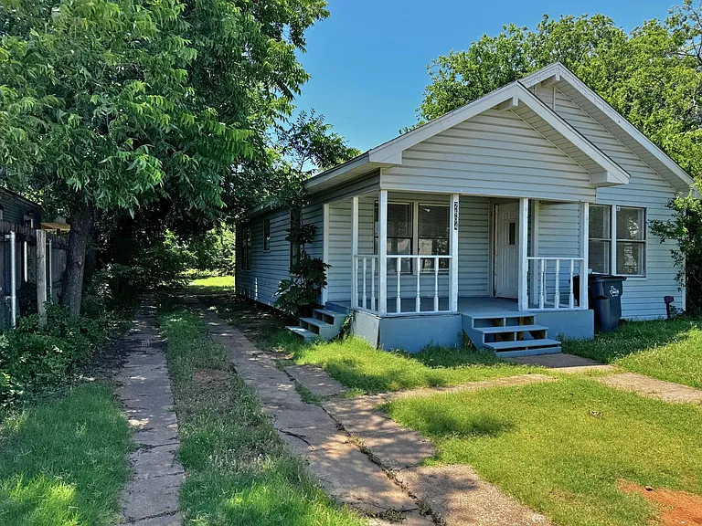2604 Wenonah Ave — Photo 2