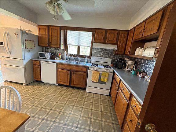 4th image of 2742 No 8 Rd