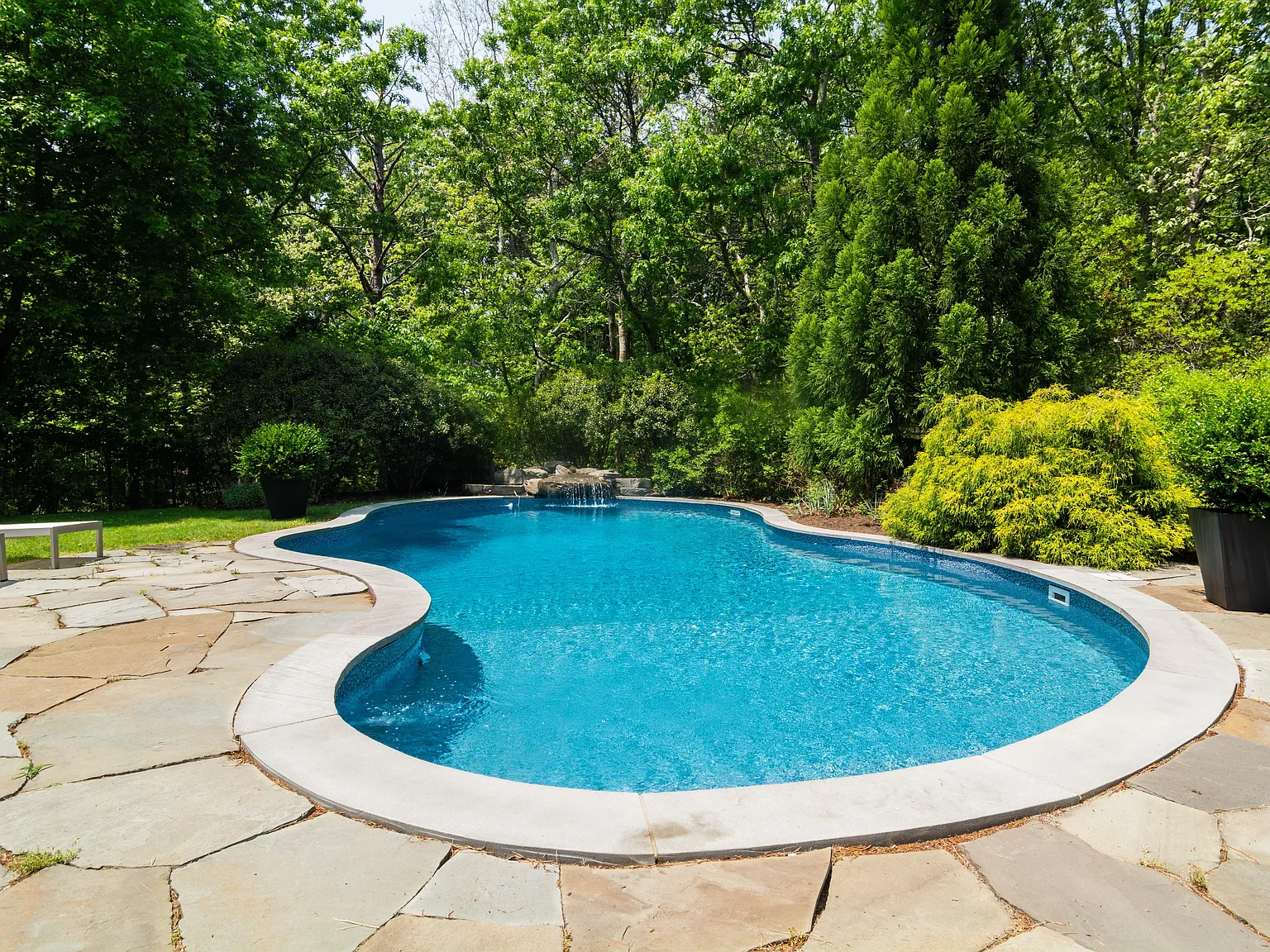 Your Summer Oasis in East Hampton — Photo 2