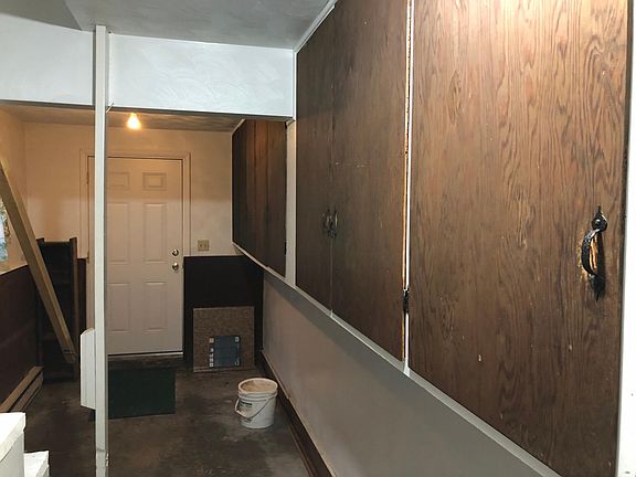 4th image of 122 E Columbia St