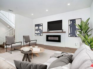 5652 Hazeltine Ave, Van Nuys, CA 91401