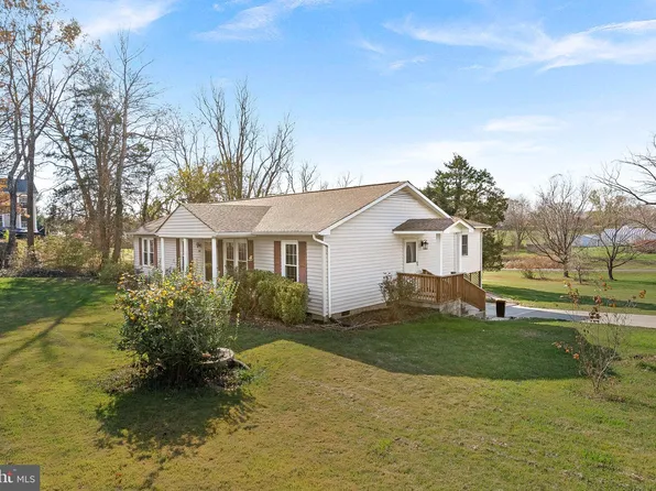 8141 Hillcrest Dr, Manassas, VA 20111