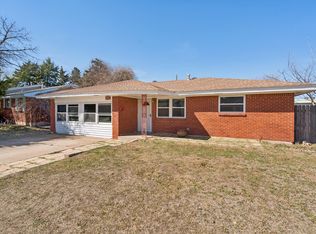 829 NW 9th St, Moore, OK 73160