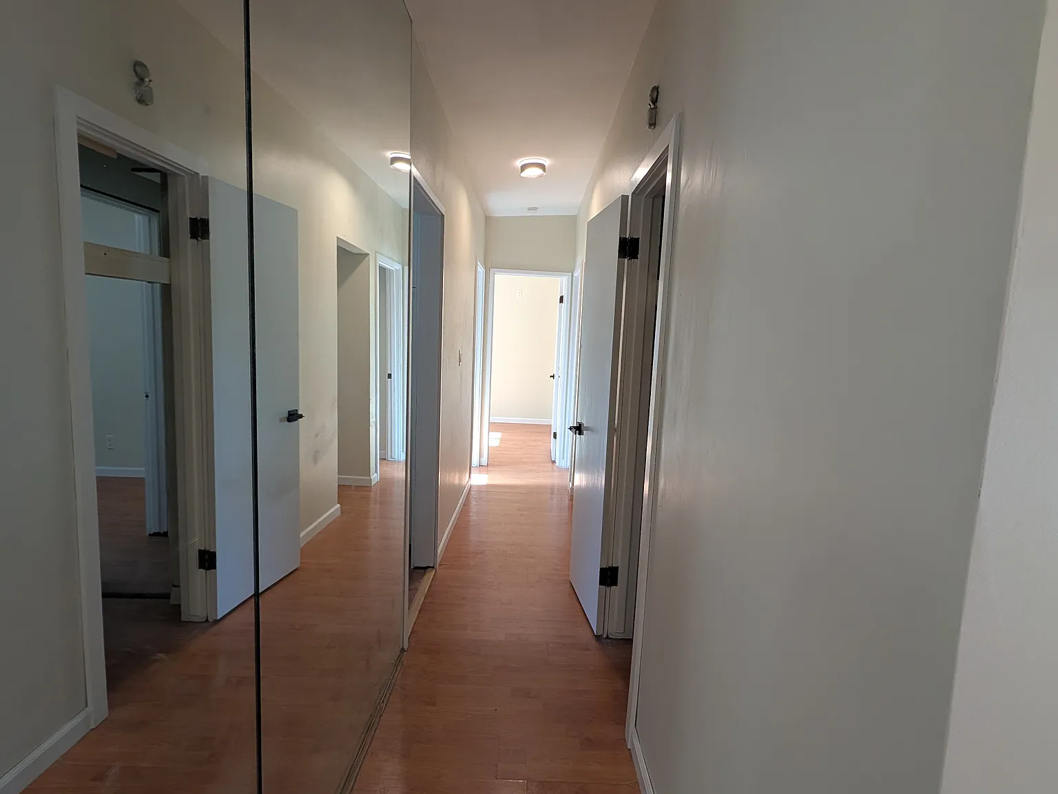 3 bed, 850 sqft, $3,100 — Photo 1