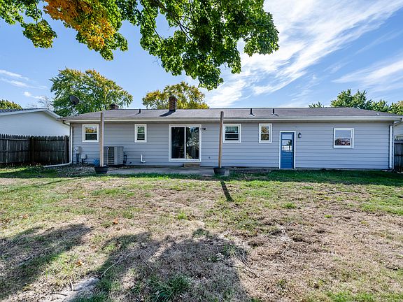 3rd image of 1011 Lausman Dr