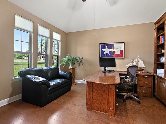5th image of 4007 Malaga Dr
