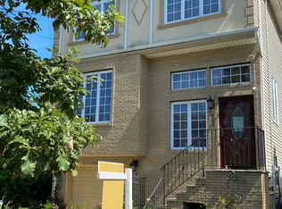 660 Quincy Ave, Staten Island, NY 10305