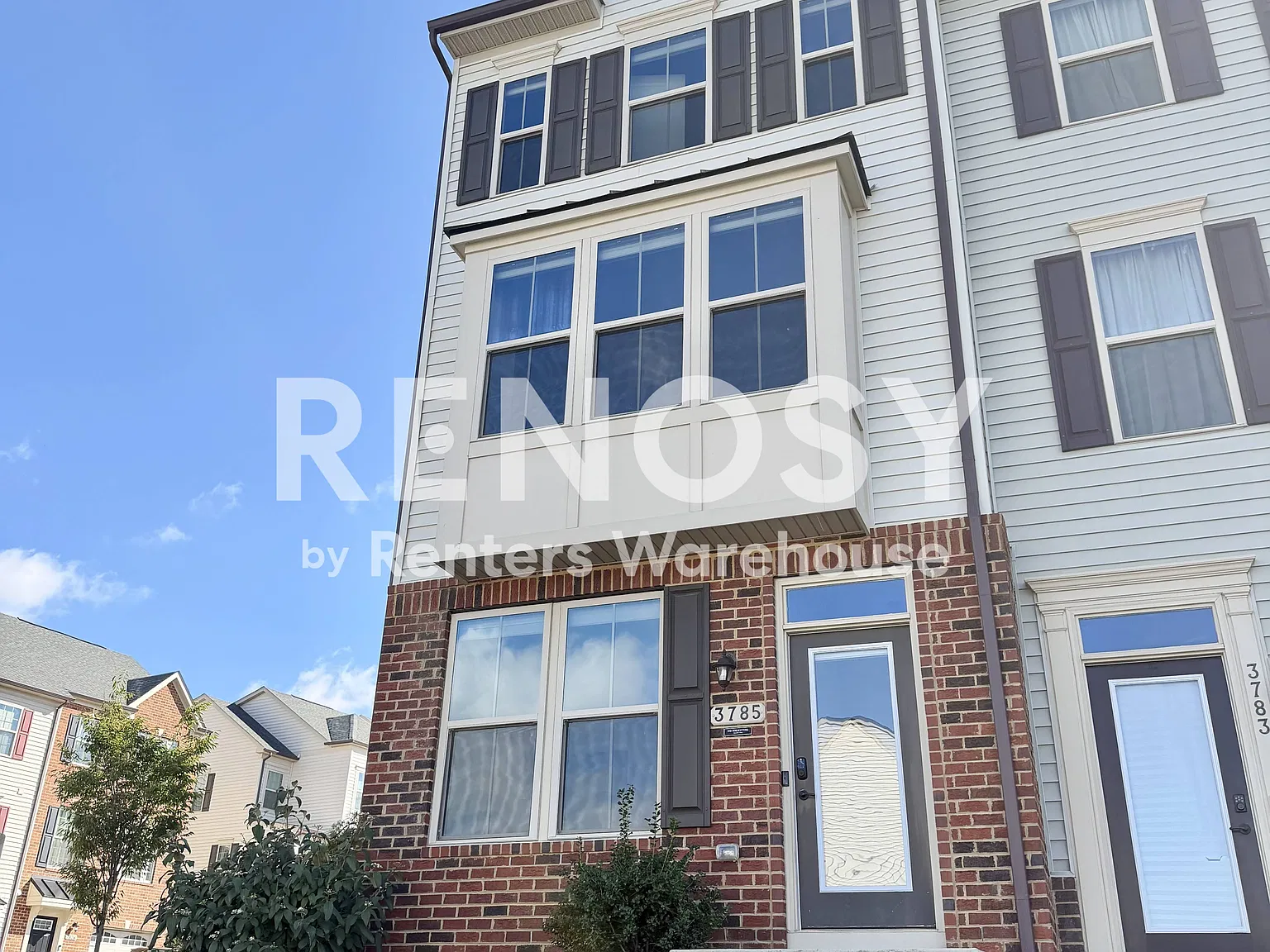 3 Bed / 3.5 Townhome — Photo 2