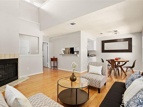 4th image of 512 Eberhart Ln APT 205