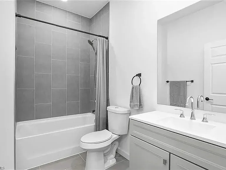 313 Ivan Ave S — Photo 10