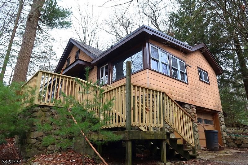 1st image of 2040 Lakeside Dr W
