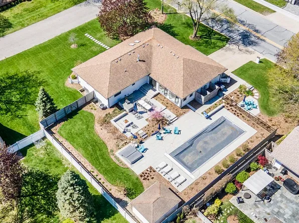 55 Gabriel Dr, South Haven, MI 49090
