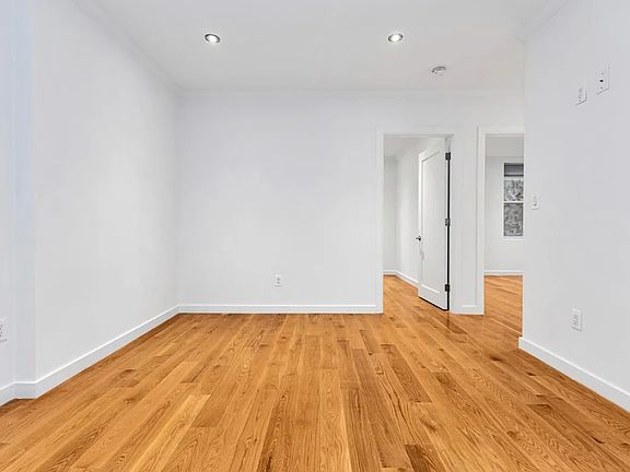 4th image of 75 Baxter St APT 22