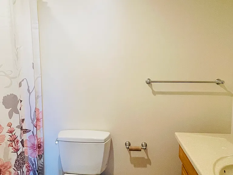 82 Federal Ave — Photo 11