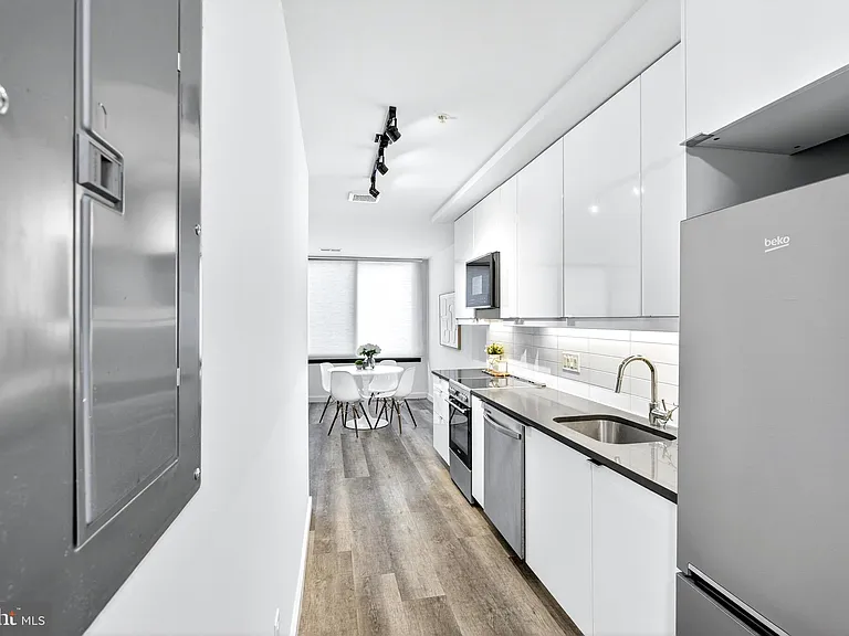 700 Roeder Rd #105 — Photo 13