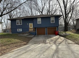 1619 SE Kingsway St, Oak Grove, MO 64075