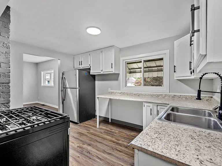 361 Vine St — Photo 6