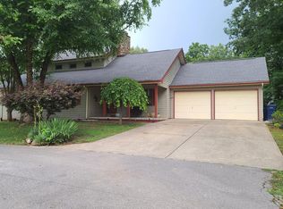582 Twin Rivers Dr, Bronston, KY 42518