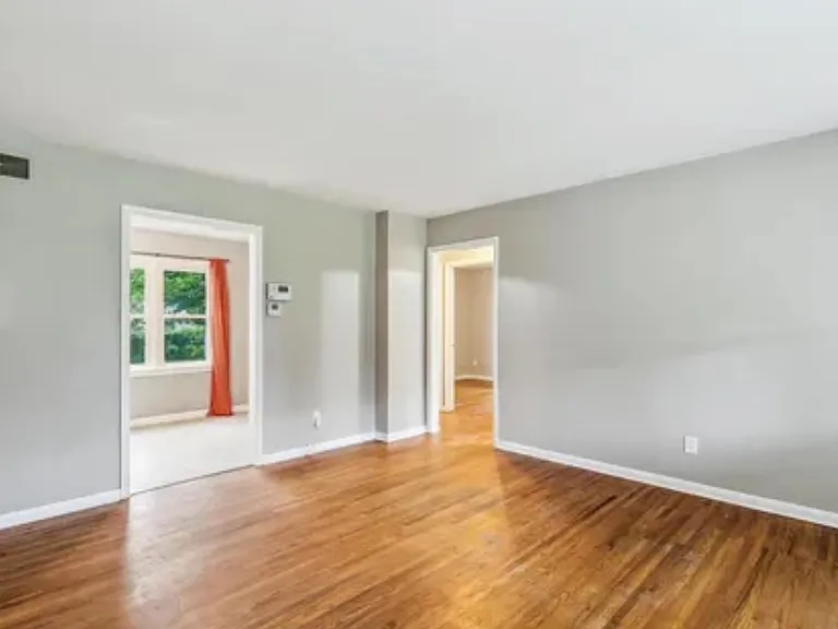 2144 S Wallace Dr — Photo 2