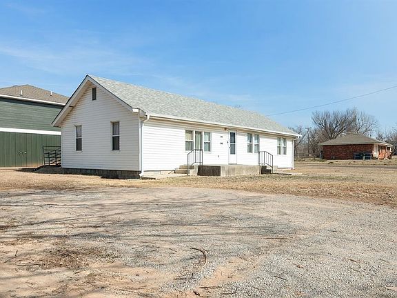 2nd image of 601 W Main St