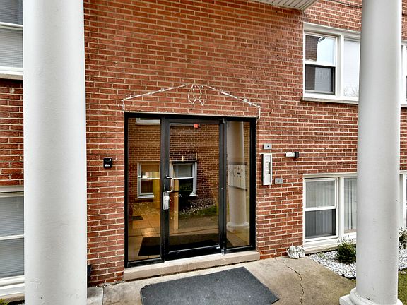 2nd image of 10146 Hartford Ct APT 1A