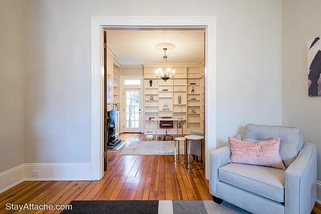 3 bed, 2.5 bath, 2000 sqft, $6,600 — Photo 2