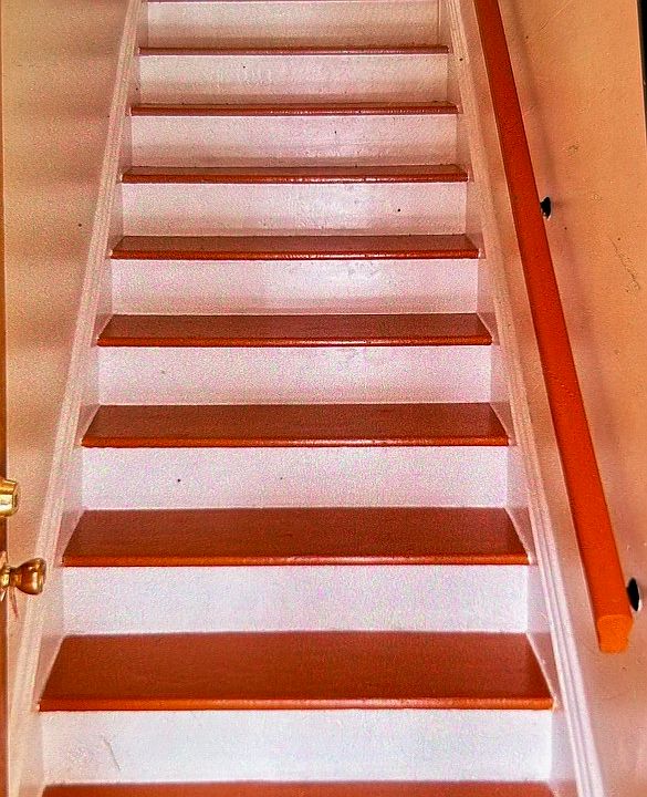 Entrance staircase.