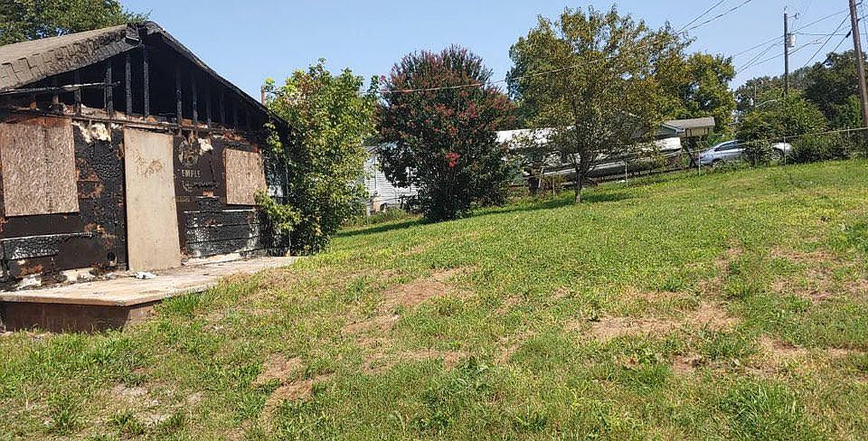 1st image of 965 SW Valley Dr