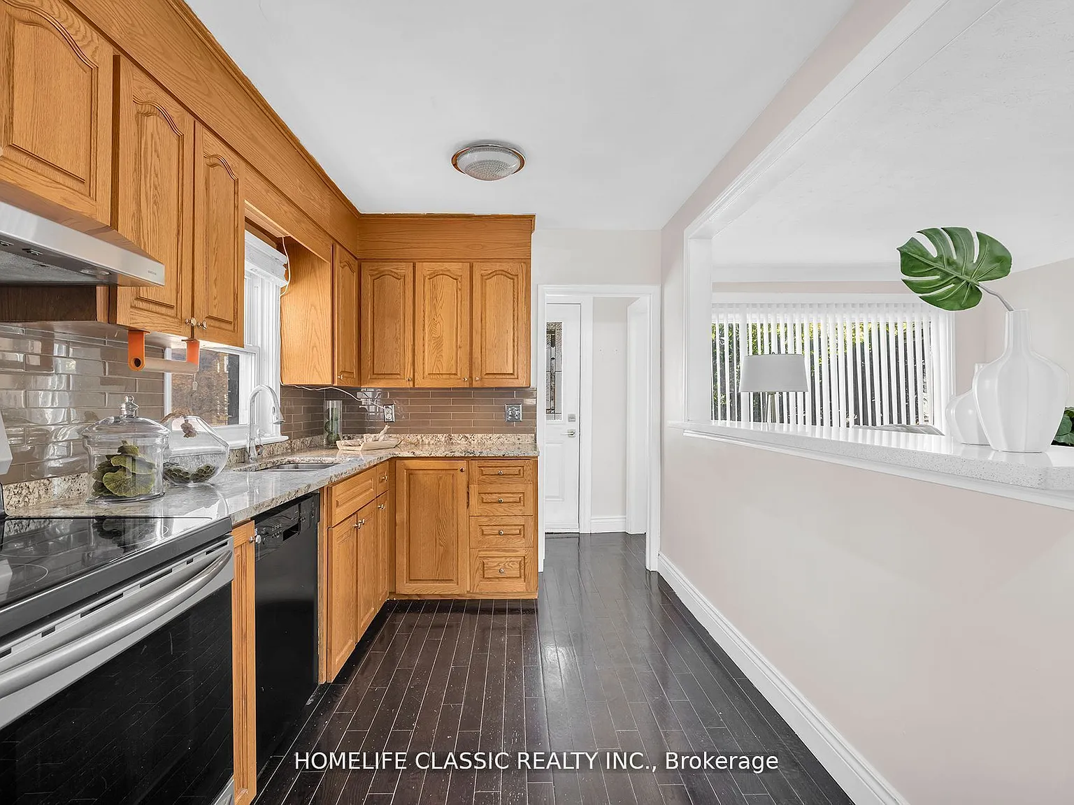 4 bed, $2,800 — Photo 2