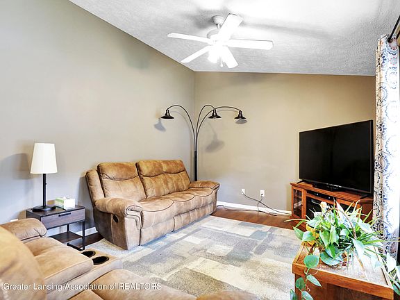 3rd image of 5738 Cartago Dr