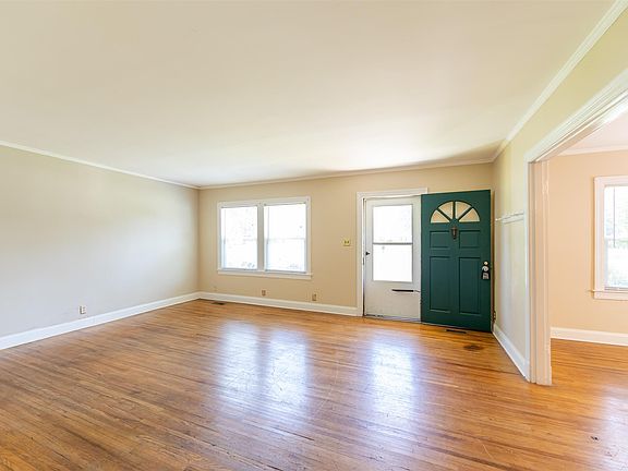 3rd image of 1110 E Clark Blvd